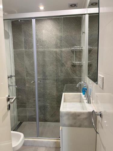 화장실, Exclusivo Loft En Pichicnha - By Bnb Group in 알베르토 올메도 화장실, Exclusivo Loft En Pichicnha - By Bnb Group in 알베르토 올메도