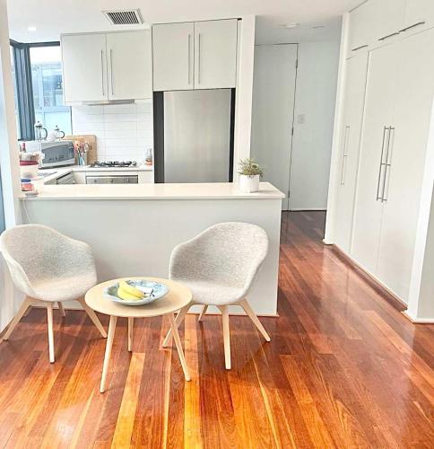 Luxe 2BR 2 Bath with Terrace, secure Parking, 200m from Sydney Metro in North Shore Luxe 2BR 2 Bath with Terrace, secure Parking, 200m from Sydney Metro in North Shore