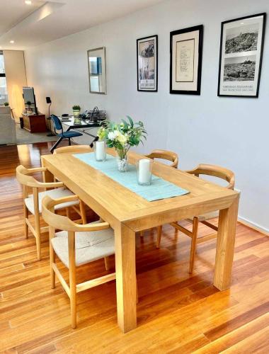 Luxe 2BR 2 Bath with Terrace, secure Parking, 200m from Sydney Metro in North Shore Luxe 2BR 2 Bath with Terrace, secure Parking, 200m from Sydney Metro in North Shore
