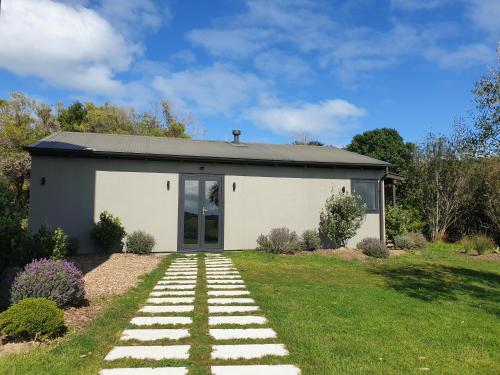 Exterior view, Cable Bay Guesthouse in Oneroa Exterior view, Cable Bay Guesthouse in Oneroa