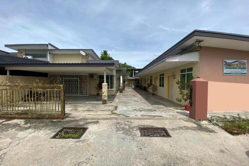 Entrance, OYO 90289 Taman Kota Homestay in Keningau Entrance, OYO 90289 Taman Kota Homestay in Keningau