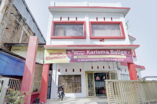 Entrance, Hotel O Karisma Residence in Balige Entrance, Hotel O Karisma Residence in Balige