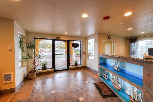 Előcsarnok, Newport Inn By OYO - Hwy 101 in Newport Előcsarnok, Newport Inn By OYO - Hwy 101 in Newport