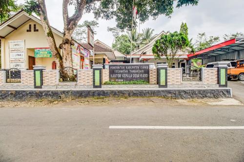 Entrance, OYO Homes 91124 Desa Wisata Kaso Near Kantor Kepala Desa Kaso in Rancabali Entrance, OYO Homes 91124 Desa Wisata Kaso Near Kantor Kepala Desa Kaso in Rancabali