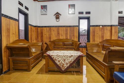 Vestibule, Hotel O Desa Wisata Kawasen in West Bogor Vestibule, Hotel O Desa Wisata Kawasen in West Bogor