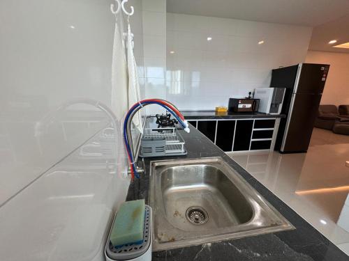 Kitchen, Cozy Condo in Sandakan, Sri Utama Condominium IJM near Sandakan Sports Complex Kitchen, Cozy Condo in Sandakan, Sri Utama Condominium IJM near Sandakan Sports Complex