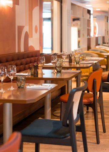 Restaurant, Hotel Mercure Caen Cote de Nacre Herouville-Saint-Clair in Caen Restaurant, Hotel Mercure Caen Cote de Nacre Herouville-Saint-Clair in Caen