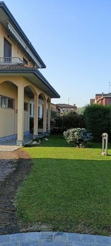 สวน, Casa Vanessa Appartamento in Villa - Humanitas in ปิเอเว เอมานูเอเล สวน, Casa Vanessa Appartamento in Villa - Humanitas in ปิเอเว เอมานูเอเล