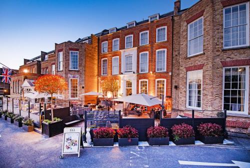 Exterior view, The Richmond Hill Hotel in Wimbledon Exterior view, The Richmond Hill Hotel in Wimbledon