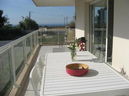 Charmant Appartement de 66m4 a 50m de la plage de Juan-les-Pins in Le Fournel Charmant Appartement de 66m4 a 50m de la plage de Juan-les-Pins in Le Fournel
