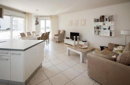 Charmant Appartement de 66m4 a 50m de la plage de Juan-les-Pins in Le Fournel Charmant Appartement de 66m4 a 50m de la plage de Juan-les-Pins in Le Fournel