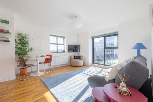 City Centre 1BR Apartment with Free Parking in Sailortown City Centre 1BR Apartment with Free Parking in Sailortown
