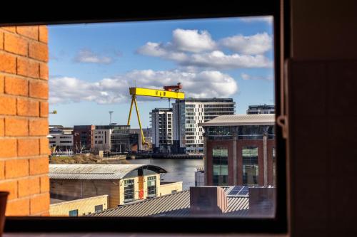 City Centre 1BR Apartment with Free Parking in Sailortown City Centre 1BR Apartment with Free Parking in Sailortown