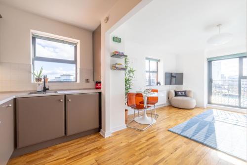 City Centre 1BR Apartment with Free Parking in Sailortown City Centre 1BR Apartment with Free Parking in Sailortown