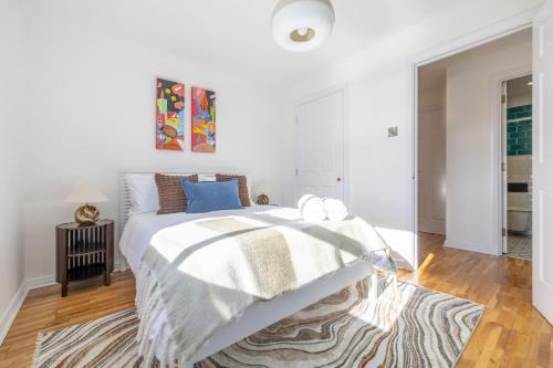 City Centre 1BR Apartment with Free Parking in Sailortown City Centre 1BR Apartment with Free Parking in Sailortown