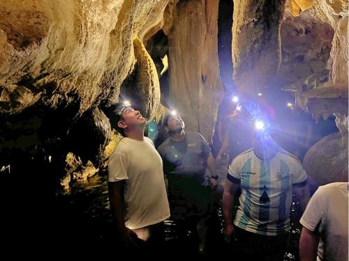 Lingkungan sekitar, Grutas el Encanto - Casa de la Colina - Ruta a Petén (Grutas el Encanto - Casa de la Colina - Ruta a Peten) in Rio Dulce Lingkungan sekitar, Grutas el Encanto - Casa de la Colina - Ruta a Petén (Grutas el Encanto - Casa de la Colina - Ruta a Peten) in Rio Dulce