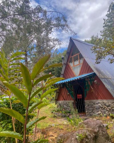 The Lookout Hideaway Cabin in Banos de Agua Santa The Lookout Hideaway Cabin in Banos de Agua Santa