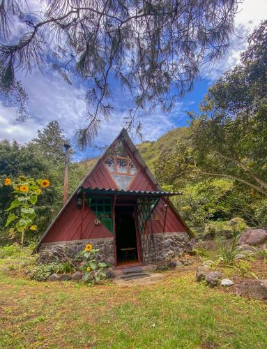 The Lookout Hideaway Cabin in Banos de Agua Santa The Lookout Hideaway Cabin in Banos de Agua Santa