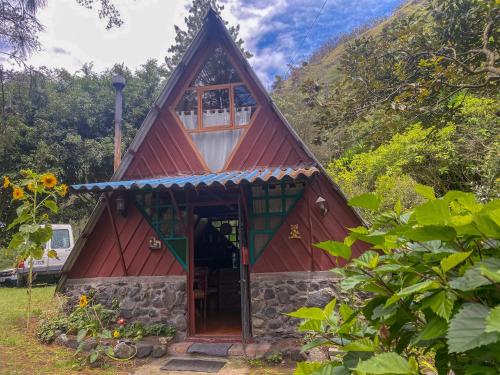 The Lookout Hideaway Cabin in Banos de Agua Santa The Lookout Hideaway Cabin in Banos de Agua Santa