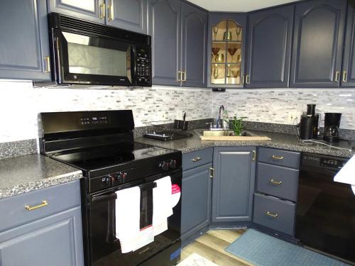 Comfortable and Convenient 3 Bed Home in Randolph Comfortable and Convenient 3 Bed Home in Randolph