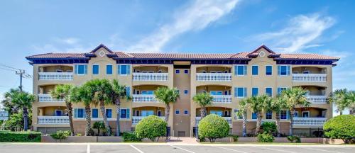 Deluxe Condo at Main Beach