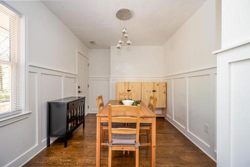 Facilities, Modern 5BR Near West Midtown - Fire Pit - Pet Friendly in Knight Park-Howell Station Facilities, Modern 5BR Near West Midtown - Fire Pit - Pet Friendly in Knight Park-Howell Station