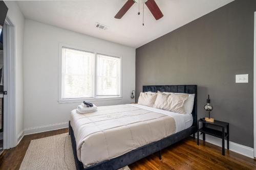 Modern 5BR Near West Midtown - Fire Pit - Pet Friendly in Knight Park-Howell Station Modern 5BR Near West Midtown - Fire Pit - Pet Friendly in Knight Park-Howell Station