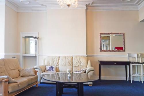 ردهة, Langfords Hotel in هوف ردهة, Langfords Hotel in هوف