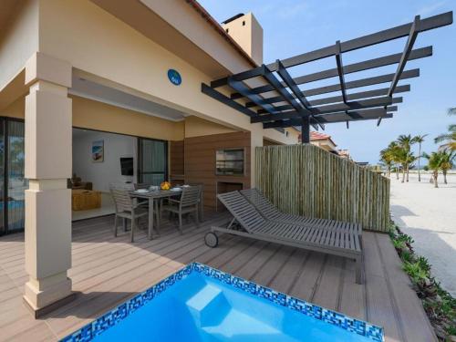 Beachfront Luxury Villa - Private Pool & Sunset Views in Bilene Beachfront Luxury Villa - Private Pool & Sunset Views in Bilene