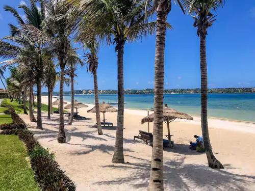 Beachfront Luxury Villa - Private Pool & Sunset Views in Bilene Beachfront Luxury Villa - Private Pool & Sunset Views in Bilene