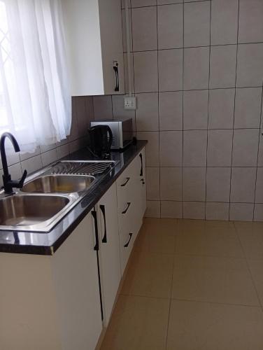 متر مربع من 1 غرفة و1 حمام خاص في Amiel Park (Visitors' Paradise Guest House) in Amiel Park متر مربع من 1 غرفة و1 حمام خاص في Amiel Park (Visitors' Paradise Guest House) in Amiel Park