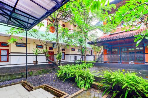 Garden, Townhouse Oak Legian Near Legian Beach Formerly Sayang Maha Merta in Legian Garden, Townhouse Oak Legian Near Legian Beach Formerly Sayang Maha Merta in Legian