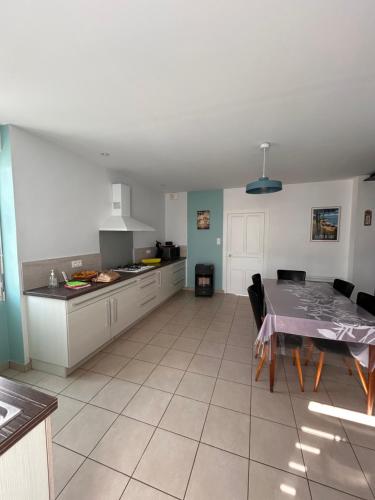 Konyha, Maison de Famille La Bernerie in La Bernerie-En-Retz Konyha, Maison de Famille La Bernerie in La Bernerie-En-Retz