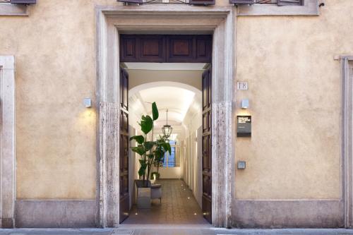 Entrance, Terrace Pantheon Relais in Pantheon Entrance, Terrace Pantheon Relais in Pantheon