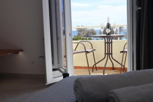 Pension St.George Rooms & Studios in Perivolos Pension St.George Rooms & Studios in Perivolos