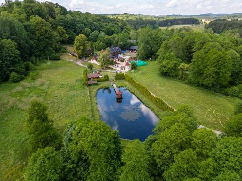 A szálláshely kívülről, Ranczo Czerwony Młyn (Ranczo Czerwony Mlyn) in Zarki Letnisko A szálláshely kívülről, Ranczo Czerwony Młyn (Ranczo Czerwony Mlyn) in Zarki Letnisko