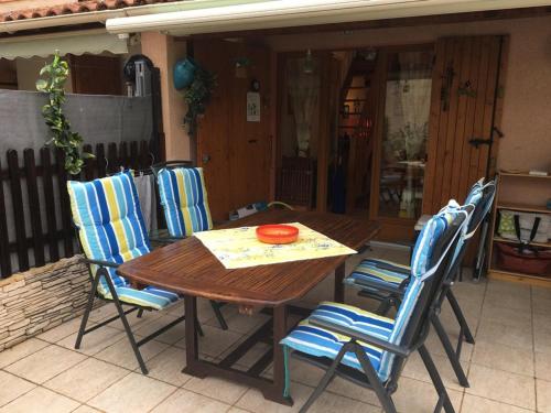 Gîte cosy avec terrasse pour 4 pers, proche lac d'Esparron - FR-1-822-14 (Gite cosy avec terrasse pour 4 pers, proche lac d'Esparron - FR-1-822-14) in Valensole Gîte cosy avec terrasse pour 4 pers, proche lac d'Esparron - FR-1-822-14 (Gite cosy avec terrasse pour 4 pers, proche lac d'Esparron - FR-1-822-14) in Valensole