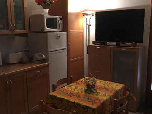 Gîte cosy avec terrasse pour 4 pers, proche lac d'Esparron - FR-1-822-14 (Gite cosy avec terrasse pour 4 pers, proche lac d'Esparron - FR-1-822-14) in Valensole Gîte cosy avec terrasse pour 4 pers, proche lac d'Esparron - FR-1-822-14 (Gite cosy avec terrasse pour 4 pers, proche lac d'Esparron - FR-1-822-14) in Valensole