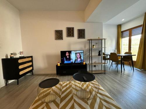 Le Salon Doré Apartment (Le Salon Dore Apartment) in Montbeliard Le Salon Doré Apartment (Le Salon Dore Apartment) in Montbeliard