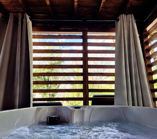 Hot tub, B&B Colle di Terria Country House in Contigliano Hot tub, B&B Colle di Terria Country House in Contigliano