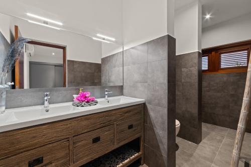 Baño, Lahara Suites with amazing view in Fontein Baño, Lahara Suites with amazing view in Fontein
