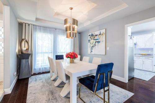 Modern Home with a Firepit, Heated Pool & Spa in Lake Highlands Modern Home with a Firepit, Heated Pool & Spa in Lake Highlands