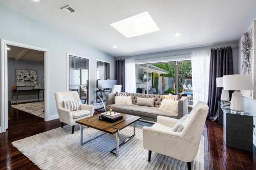 Modern Home with a Firepit, Heated Pool & Spa in Lake Highlands Modern Home with a Firepit, Heated Pool & Spa in Lake Highlands