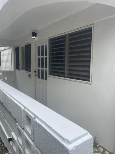 Balkon/teras, Cozy 2 Bedroom Furnished Apartment, Oistins Ch Ch in Oistins Balkon/teras, Cozy 2 Bedroom Furnished Apartment, Oistins Ch Ch in Oistins