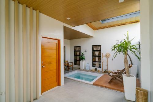 View, Bali-inspired Villa with Jacuzzi by Pallet Homes in Villa Arevalo View, Bali-inspired Villa with Jacuzzi by Pallet Homes in Villa Arevalo