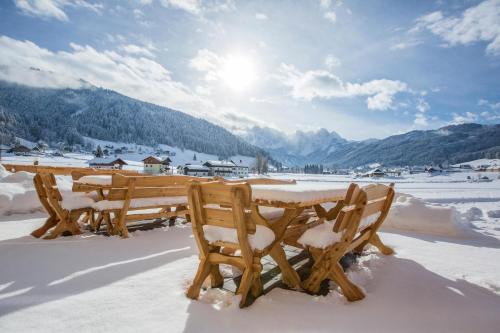 Terraza/balcón, COOEE alpin Hotel Dachstein in Gosau Terraza/balcón, COOEE alpin Hotel Dachstein in Gosau