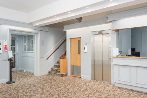 Hành lang, Trouville Hotel by Compass Hospitality in Isle of Wight Hành lang, Trouville Hotel by Compass Hospitality in Isle of Wight