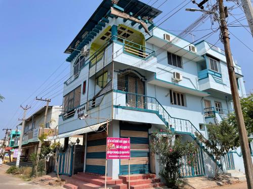 Exterior view, Sri Lakshmi Family Guest House in Neyveli T.S Exterior view, Sri Lakshmi Family Guest House in Neyveli T.S