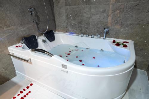 Badezimmer, Sunday Jeddah Hotel in Jeddah Badezimmer, Sunday Jeddah Hotel in Jeddah