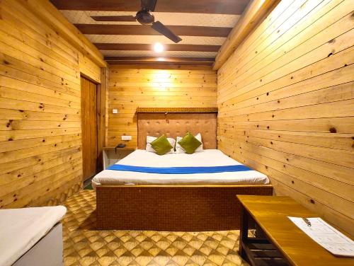 HOTEL VINAYAK NAINITAL- Near Naini Lake with Newly Decorated - Wifi - Room Service - Best luxury Roo in Nainital HOTEL VINAYAK NAINITAL- Near Naini Lake with Newly Decorated - Wifi - Room Service - Best luxury Roo in Nainital